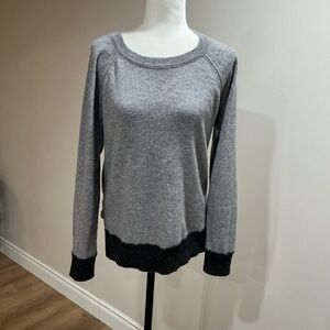Tahari cashmere grey swether size large